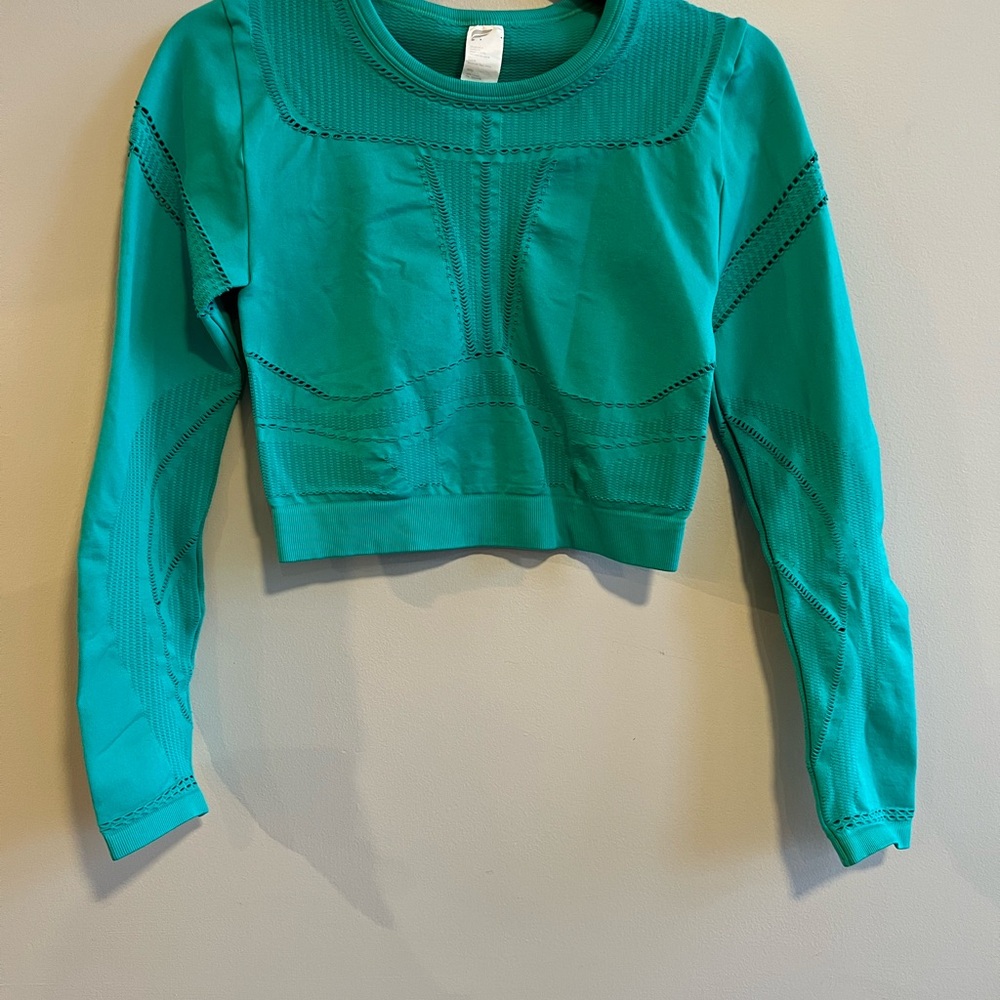 Fabletics Teal Long Sleeve Women's crop Top size Medium